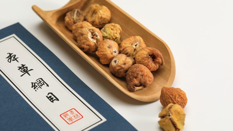刮痧缓解肩颈僵硬的方法